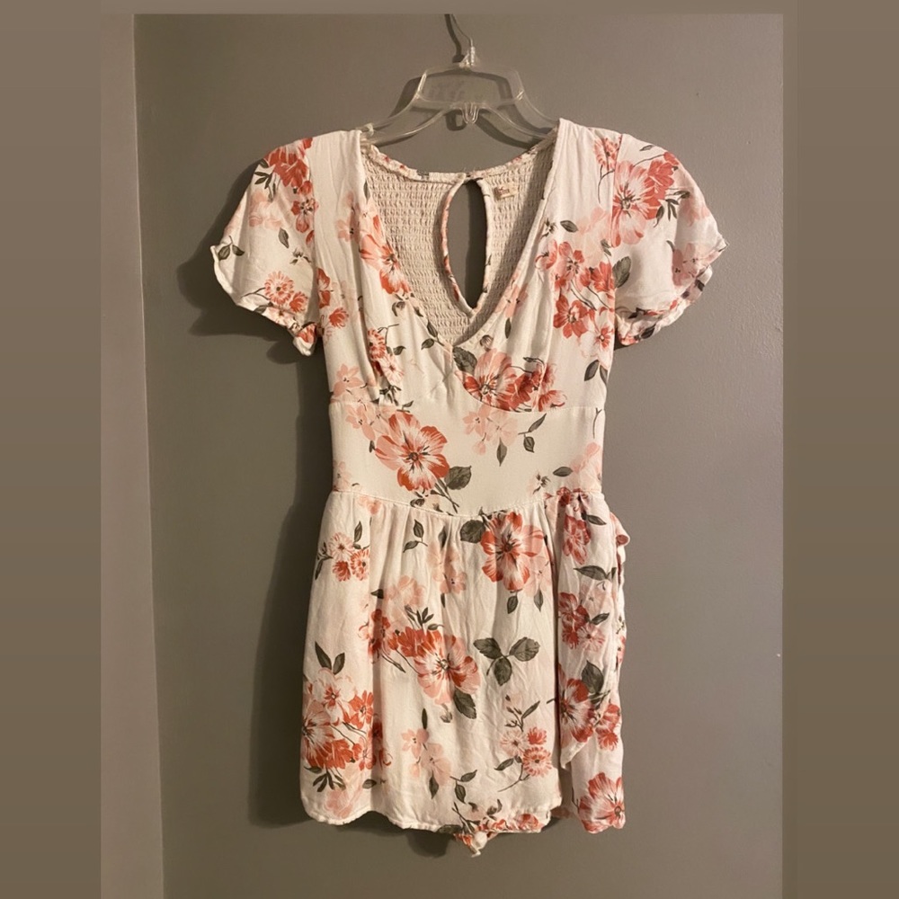 Hollister floral Romper - Picture 1 of 2